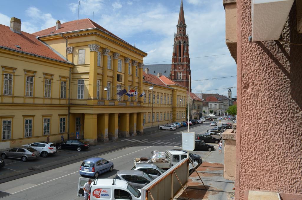 Apartment Downtown Osijek Quarto foto